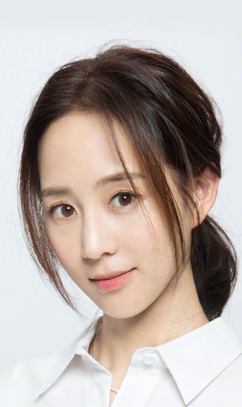 张钧甯美照,成熟韵味十足,配合精致的妆容表现,依旧美丽不减!