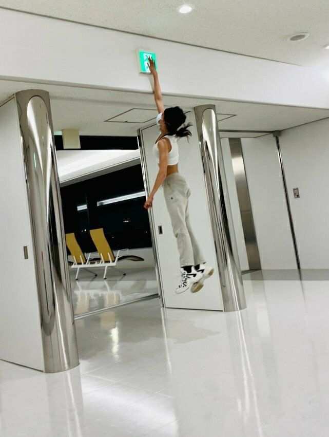 谷爱凌晒冬奥会开幕式照，曾脱外套秀弹跳，央视直播她三项比赛休闲区蓝鸢梦想 - Www.slyday.coM