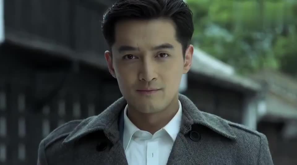 伪装者明台再次见到于曼丽二人相视而笑一起回到了军校