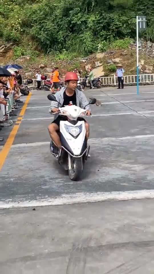 好家伙!摩托车考试的项目,这单边桥看着比c1还难