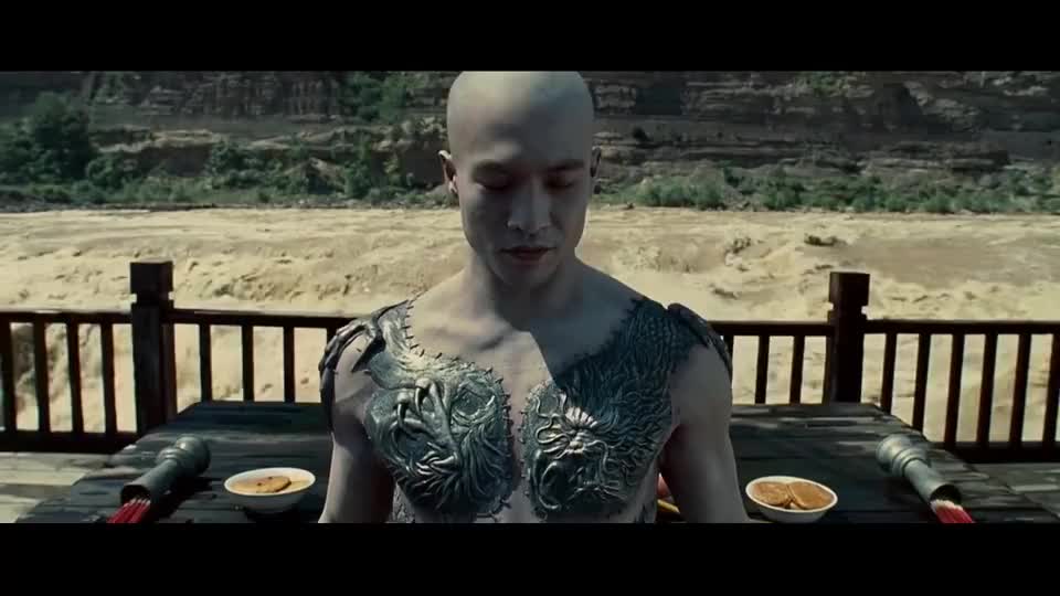 元烈两手轻轻一拍,赵文卓的刀就折成了三段,这就有点离谱了