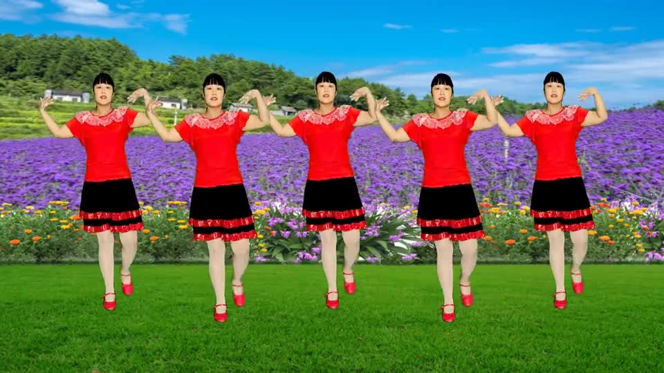 广场舞《有你的季节花最美》柔柔的歌美美的舞,好看极了