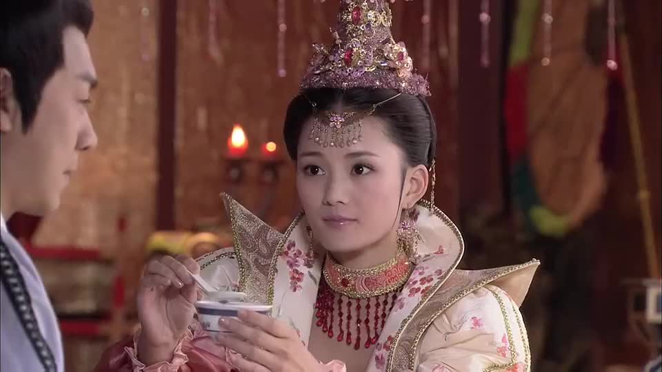 人都撞晕了 为您推荐: 薛平贵与王宝钏:宝钏放过了银钏,银钏跪在地上