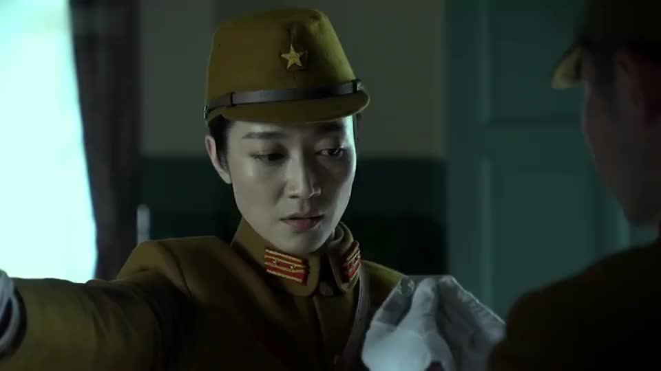 影视明台出手救下南田洋子彻底获取了她的信任