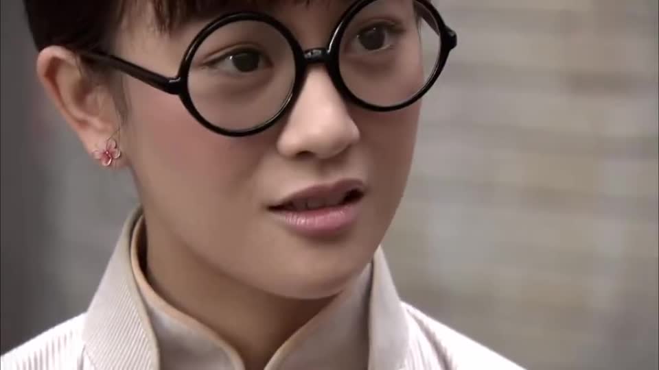 鸳鸯佩永恩逼问来福哪来那么多钱来福不敢说自己去赌