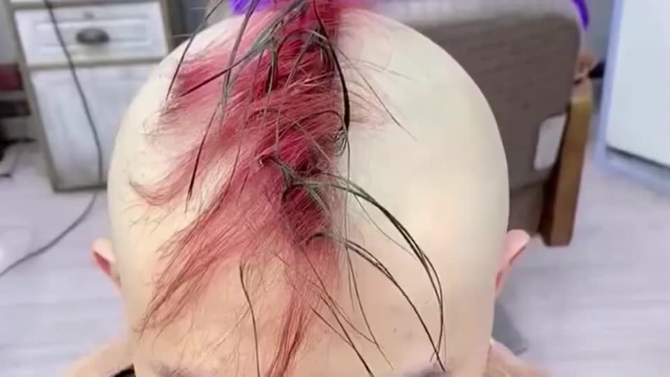 农村小伙理了一个朝天的新发型快来数一数还剩几根毛