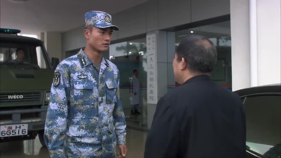 火蓝刀锋鲁炎想见女人一面送她了一个发卡