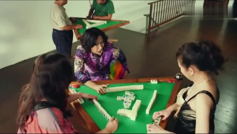 包租婆打麻将 没想到遇上两位高手被虐惨了!