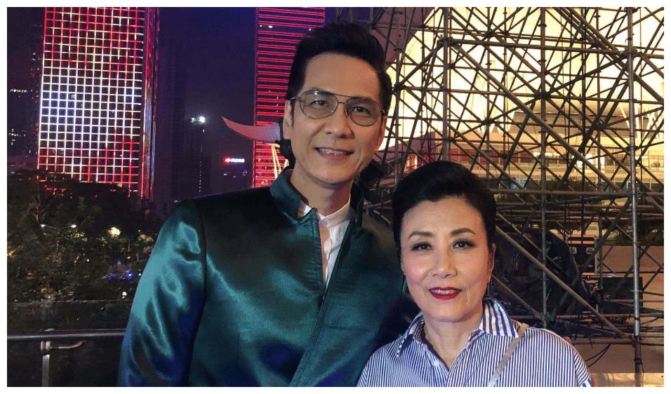 尹天照在剧中一人分饰多个角色,不过最受大家喜欢的就是况天佑了.