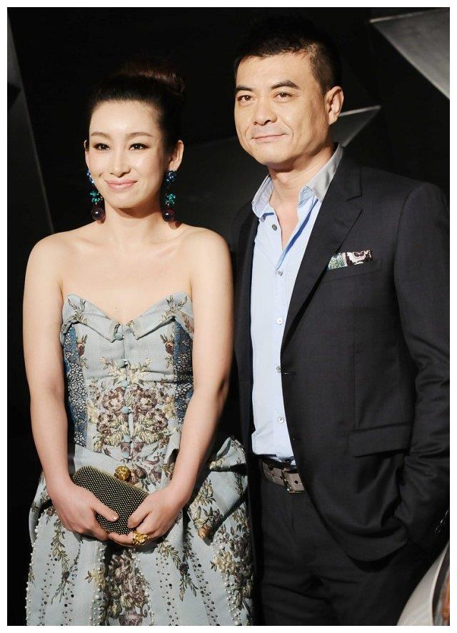 一手捧红丈夫却惨遭抛弃,丈夫再娶小7岁影后娇妻,儿子不认后妈