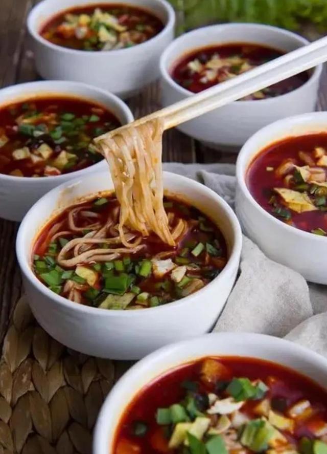 天下酸辣两平分的岐山臊子面