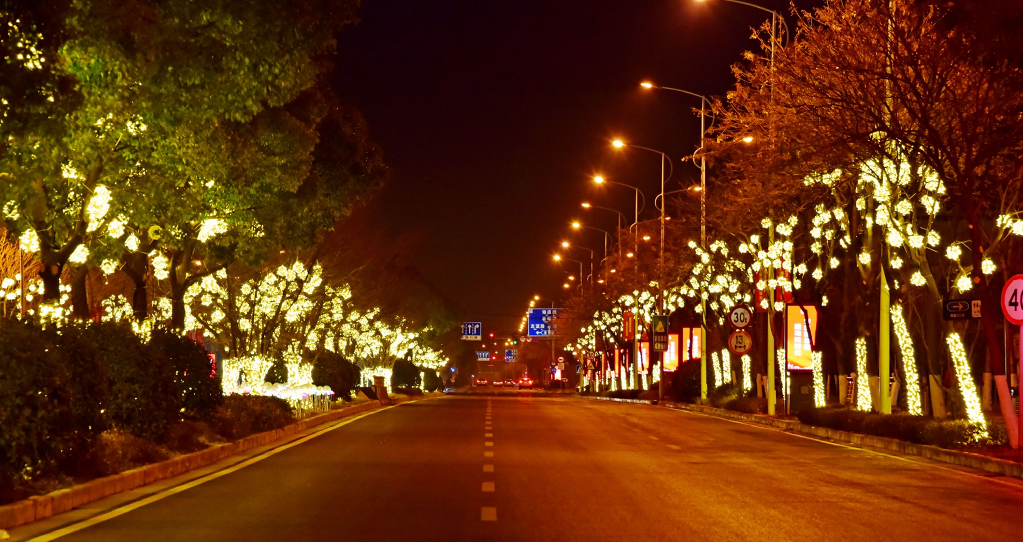 火树银花不夜天,张灯结彩迎新年。江苏省无锡市锡山区云林街道。__财经头条