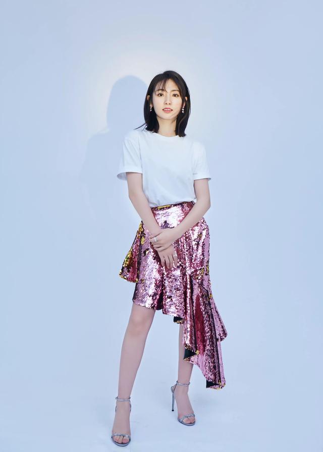 邢菲|魅力女神!__财经头条