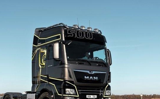 500马力 12挡amt,带卧铺加热,德国曼tgx重卡限量版来了-新浪汽车