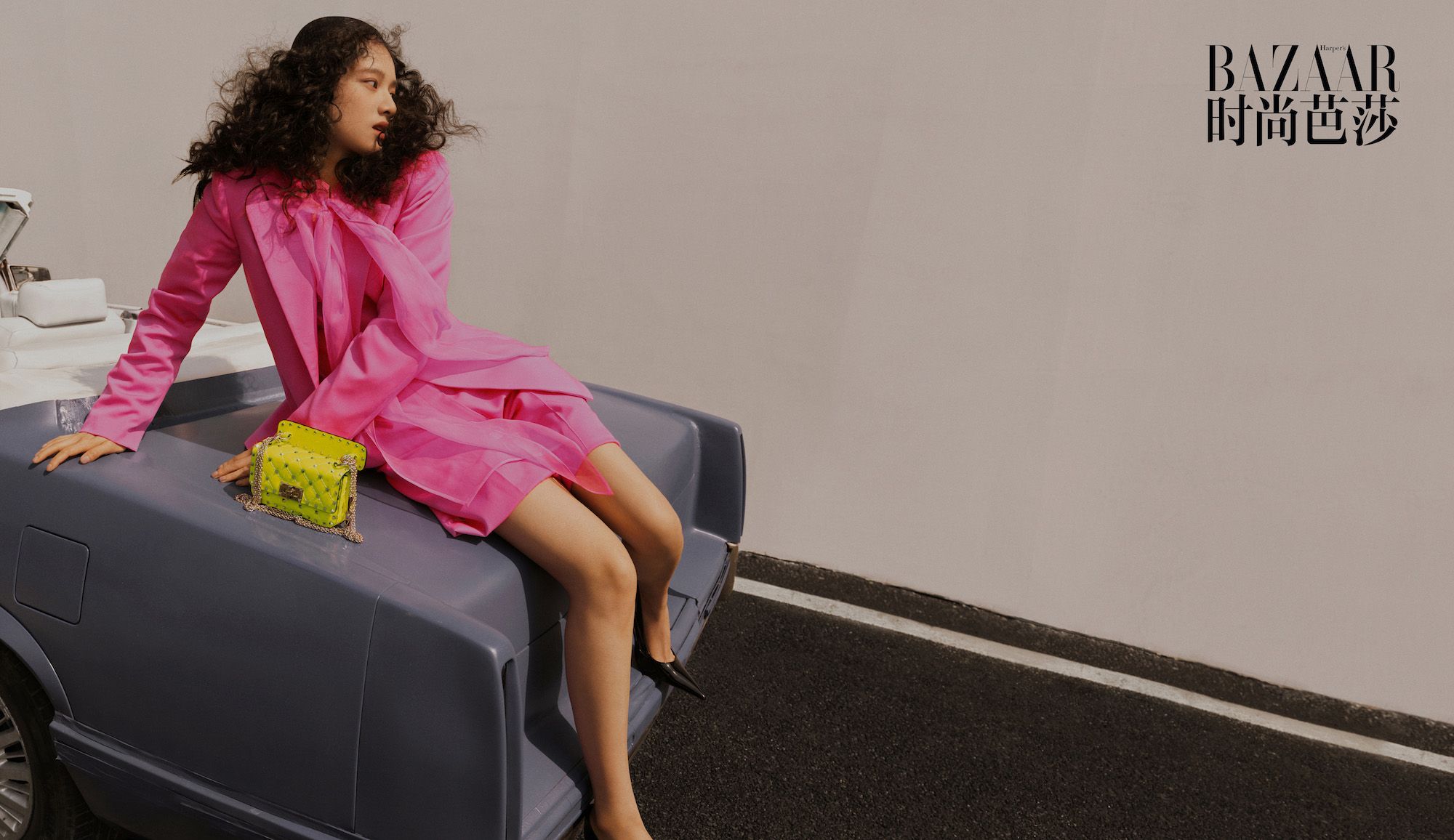 张婧仪最新街拍大片 演绎少女的春日印象