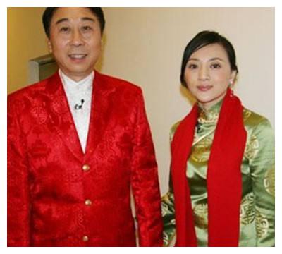 冯巩隐藏多年妻子曝光,两人已结婚35年,如却仍不离不弃!