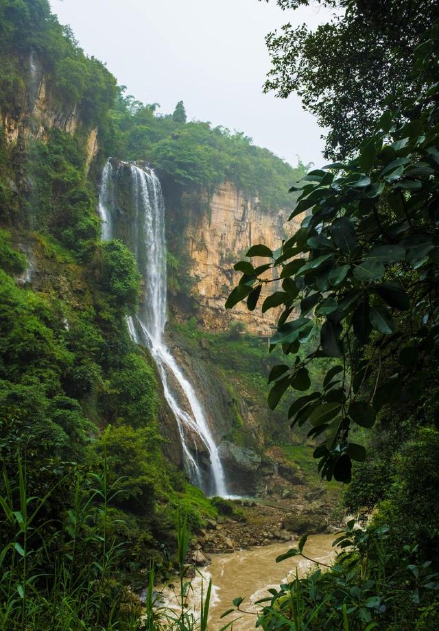 贵州的这个瀑布比黄果树还要壮观门票价还只有黄果树的一半