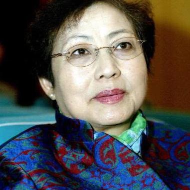 虽然丈夫的去世对李炳淑的打击不小,但是李炳淑还是坚强地面对.