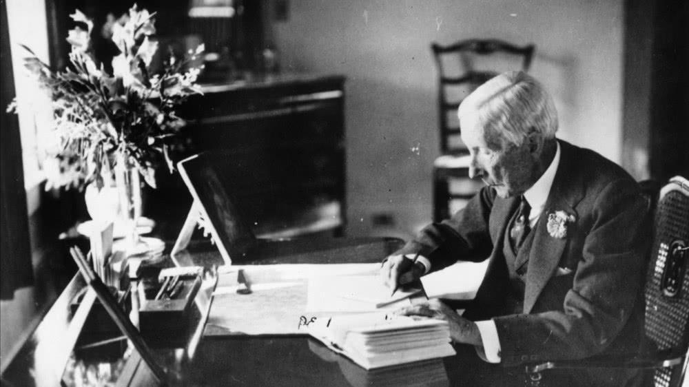 世界首富洛克菲勒写给儿子的信:从年轻时,我就拒绝同两种人交往