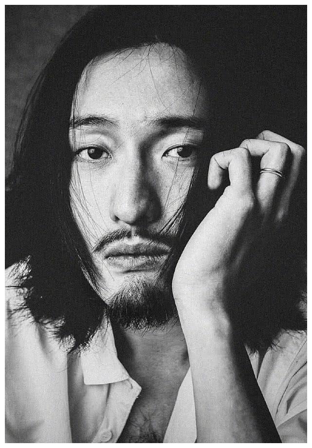 有一种"整容"叫王传君的造型,看到真人后,完全认不出