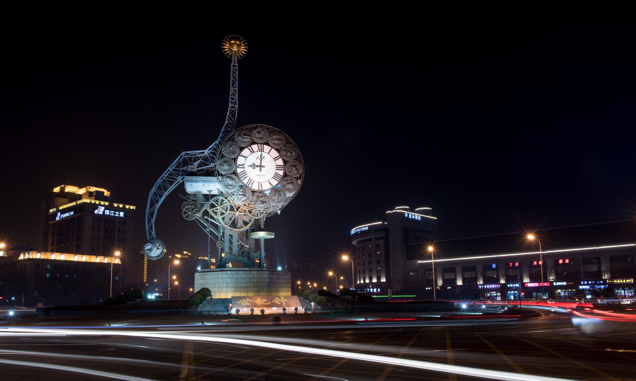 一个城市的印记,夜色中的天津世纪钟