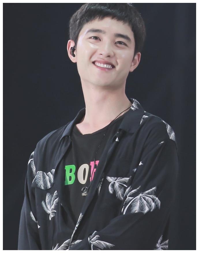 耿直男exo都暻秀搞笑事件,被人夸纯洁时,他直言"都是成年人"