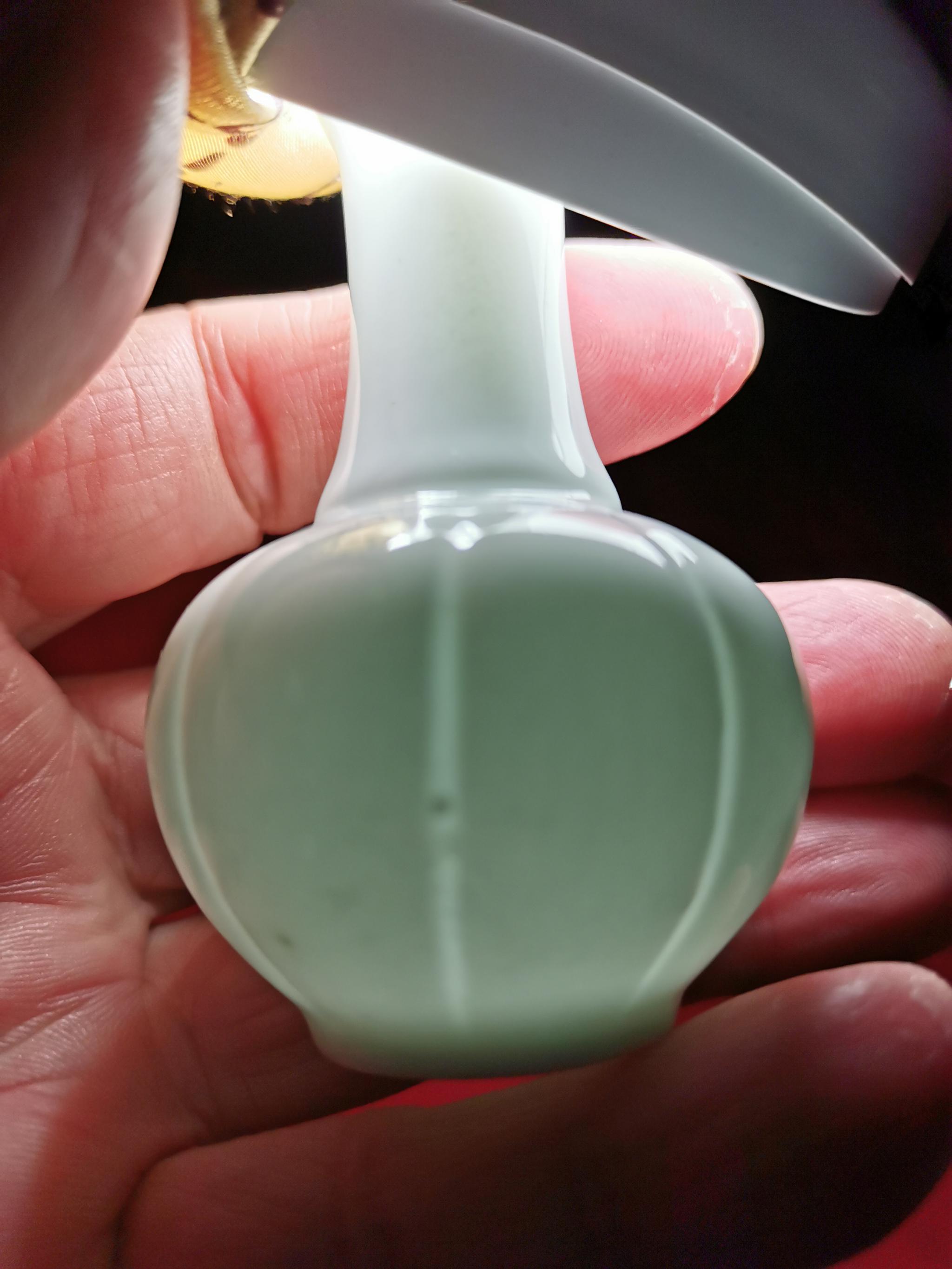 清雍正白瓷小赏瓶