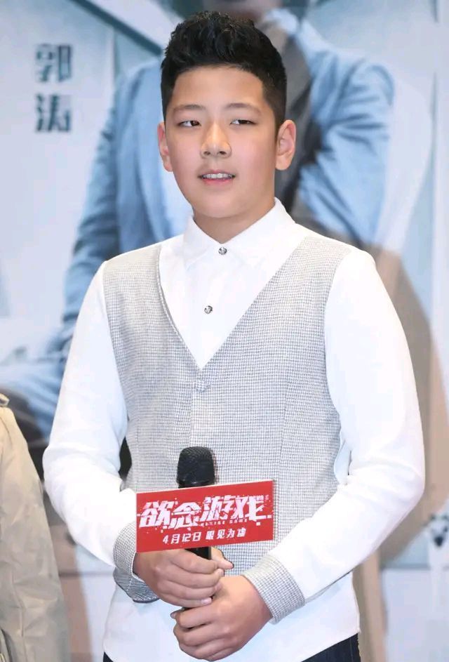 爸爸去哪儿6年了,萌娃们已长大,张悦轩大长腿越来越像爸爸_高清图集