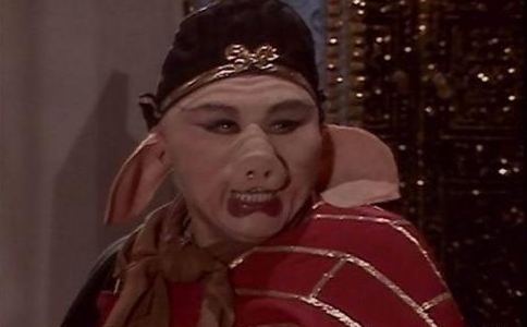 马德华扮演的猪八戒肚子是假的,但是为了出效果,假肚子有十斤重