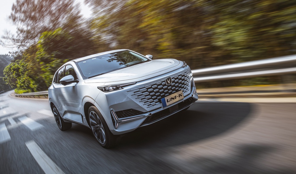 全系搭载蓝鲸20t发动机长安unik上市售1539万起