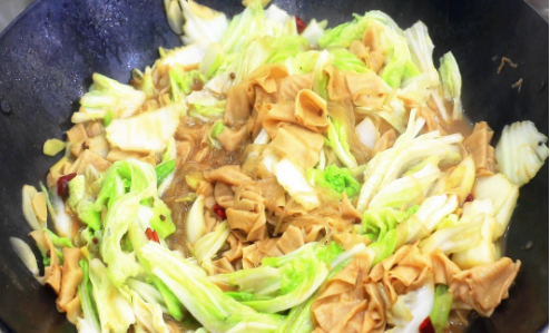 好了,这道简单又好吃的人造肉炖白菜就做好了,喜欢的朋友赶紧试试吧.