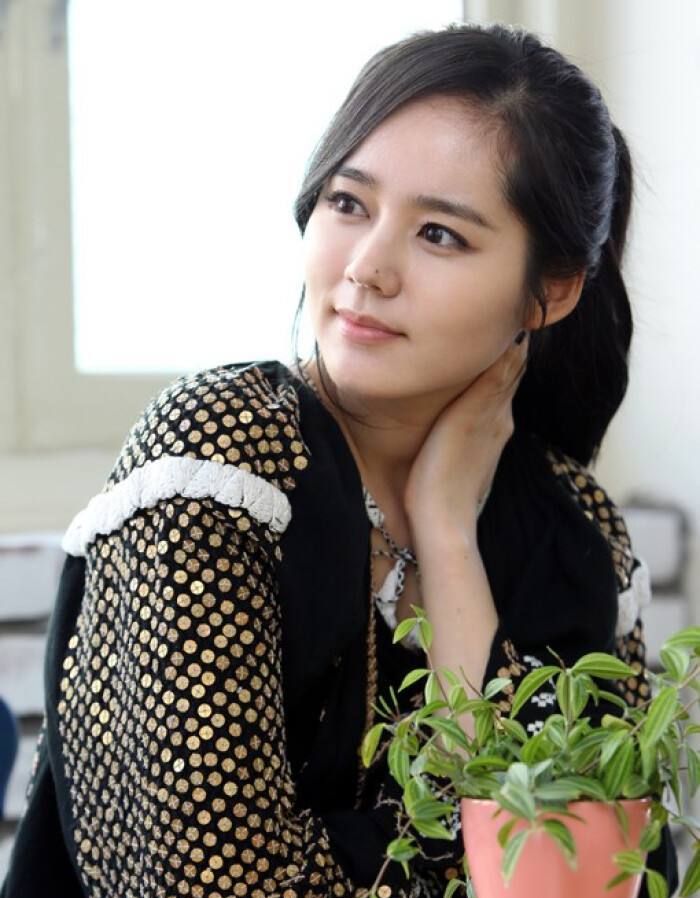 10 明星韩佳人,韩国娱乐圈影视演员,外表清秀美丽,鼻子上有颗性感的痣