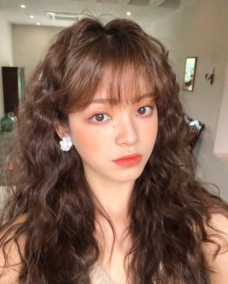 黄头发过时了,今年流行这5种高级棕发,特别是琥珀棕,超气质_高清图集