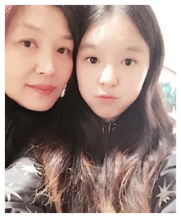 李咏离世4年,再看哈文的状况,才明白嫁给李咏是最好的选择休闲区蓝鸢梦想 - Www.slyday.coM 李咏离世4年,再看哈文的状况,才明白嫁给李咏是最好的选择休闲区蓝鸢梦想 - Www.slyday.coM