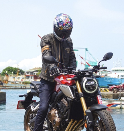 8.2万购入本田四缸复古摩托车cb650r提车初体验