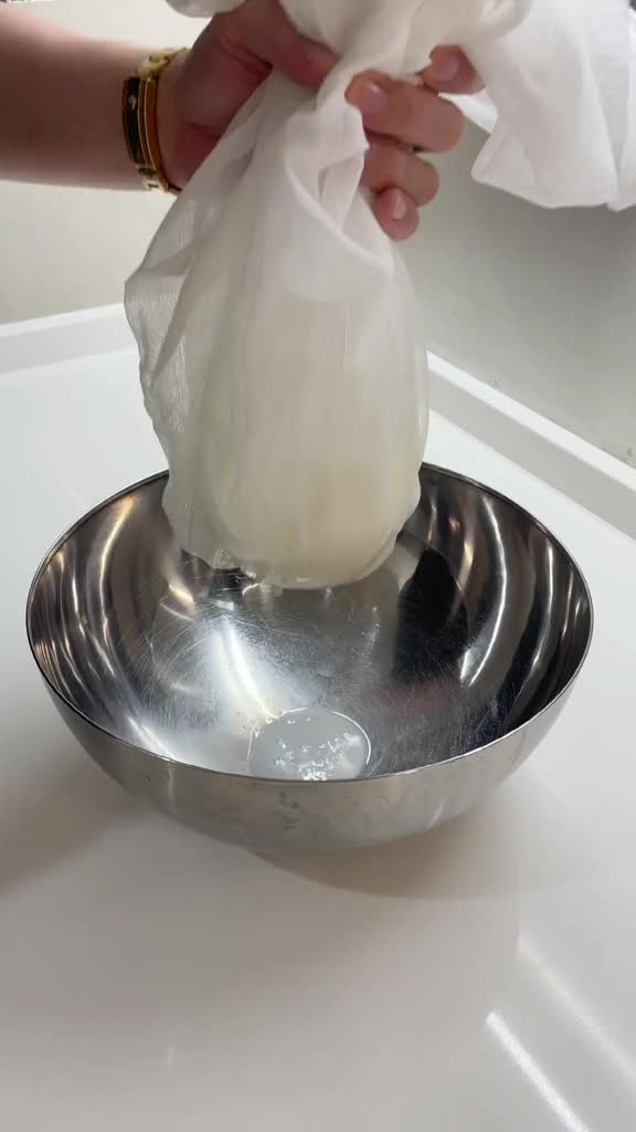 无糖酸奶用纱布过滤,你会发现很神奇现象