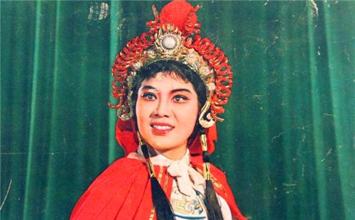 后有"岭南圣母"冼夫人,西汉名将妻子平阳公主,北宋名将杨业妻子佘赛花