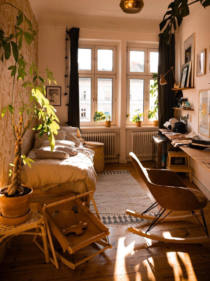 原木田园风格装修,光影斑驳的家.