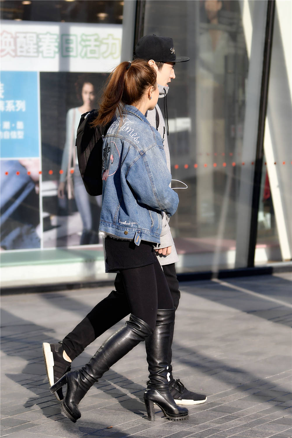 适合冬季的过膝皮靴,粗跟款式,搭配短裤,别有一番味道|粗跟|皮靴|款式