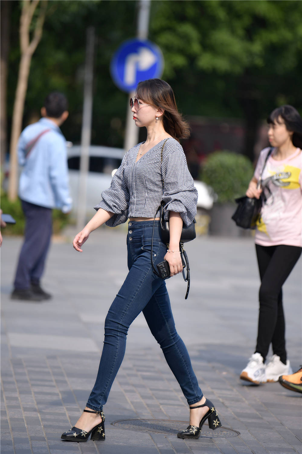 牛仔裤能配高跟鞋吗_牛仔裤巧搭高跟鞋, 恰到好处, 优雅时尚 第2张 牛仔裤能配高跟鞋吗_牛仔裤巧搭高跟鞋, 恰到好处, 优雅时尚 第2张