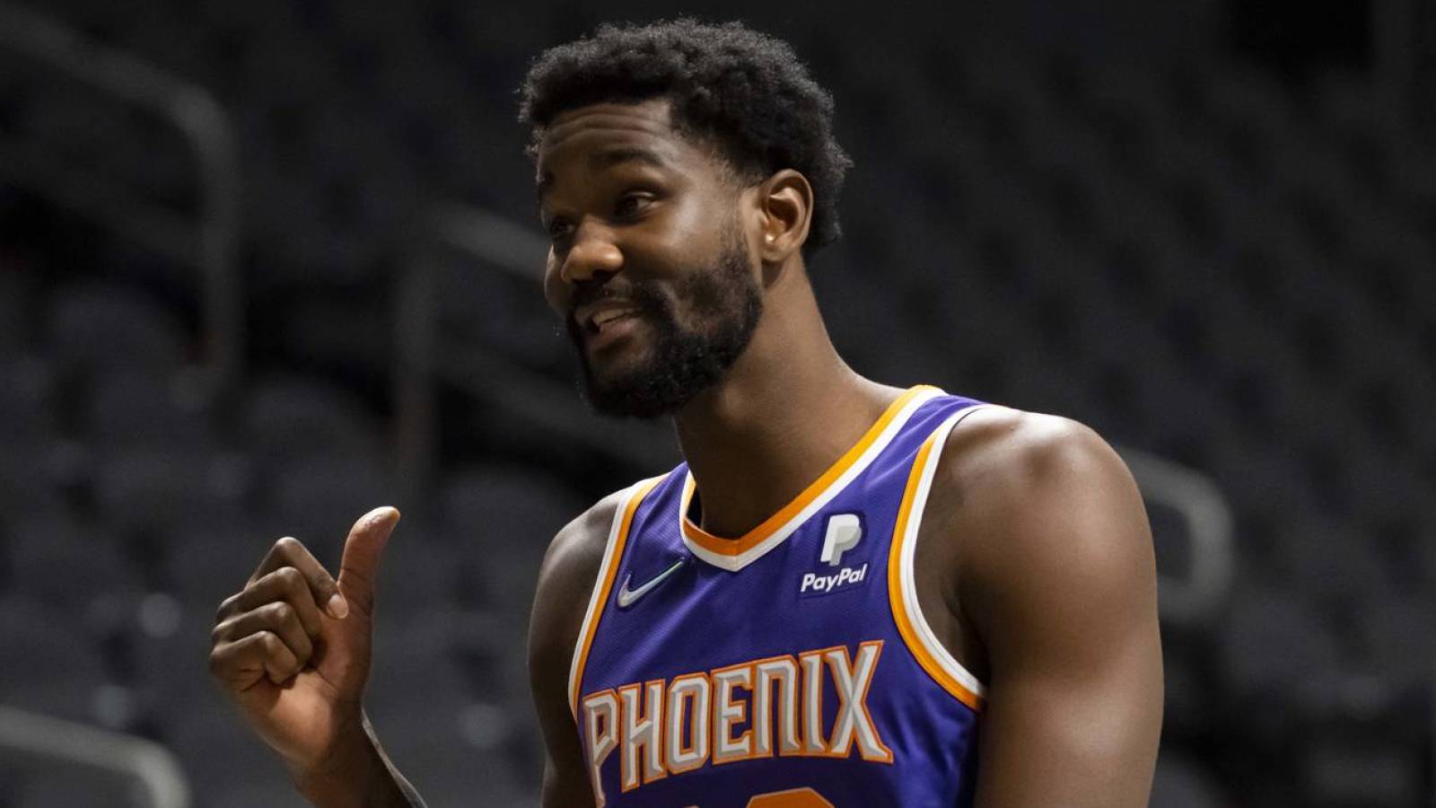 然而他们和阵中的2018年状元郎艾顿(deandre ayton)谈约就不那么顺利