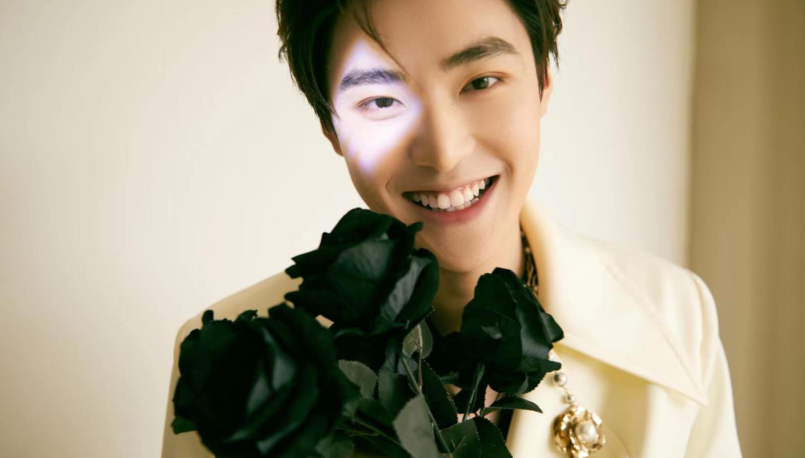 嘉羿更是别出心裁模仿流星花园经典形象"道明寺",帅气外表下却艺能