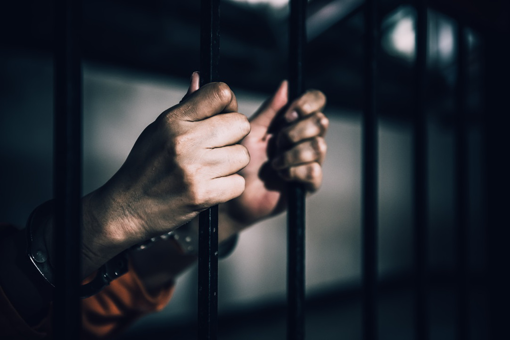 20名囚犯挖洞集体越狱一探头惊见30名警察在开会!|委内瑞拉|囚犯|越狱_新浪新闻