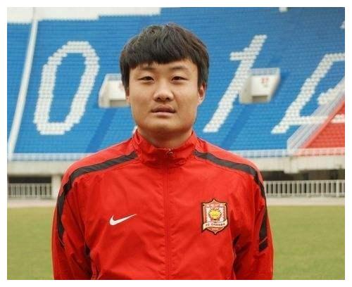 更新队徽，国奥前主力有望加盟，足球城青岛第4支职业队只差官宣