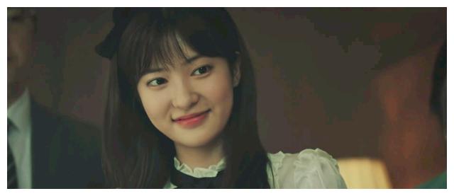 在洛根李的眼中,沈秀莲是抛弃女儿,心安理得过着富贵生活的狠心母亲