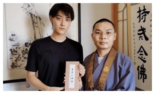 黄子韬父亲去世后首次发文悼念言语中充满了对父亲的思念