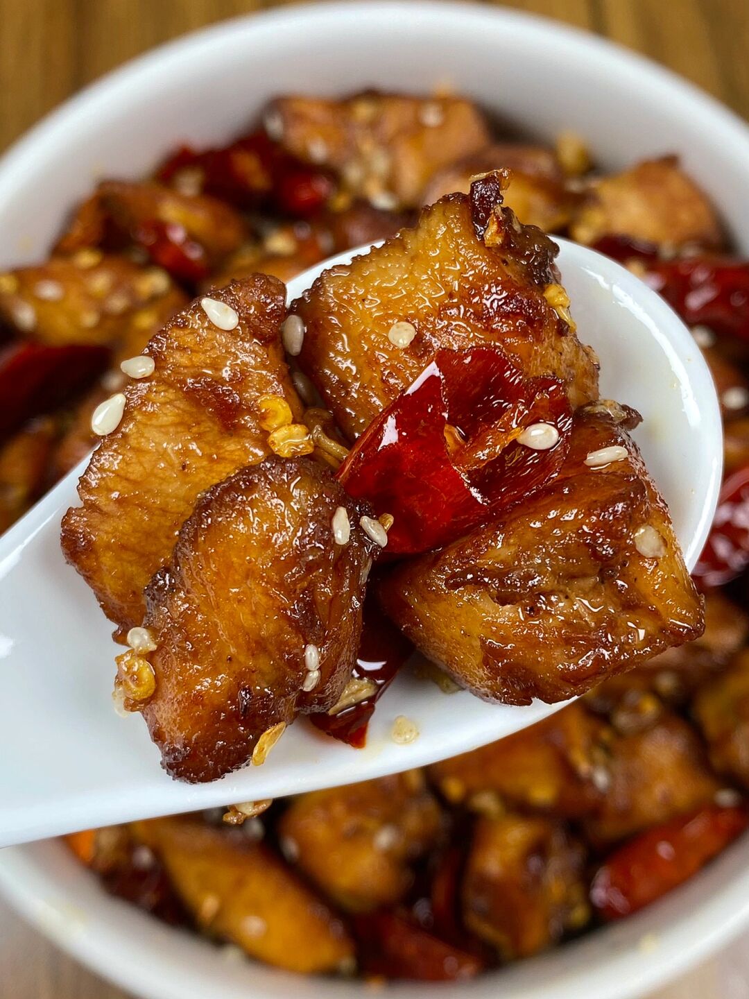 香香辣辣的辣子鸡丁,鸡肉外焦里嫩,鲜香麻辣,真的太好吃啦!