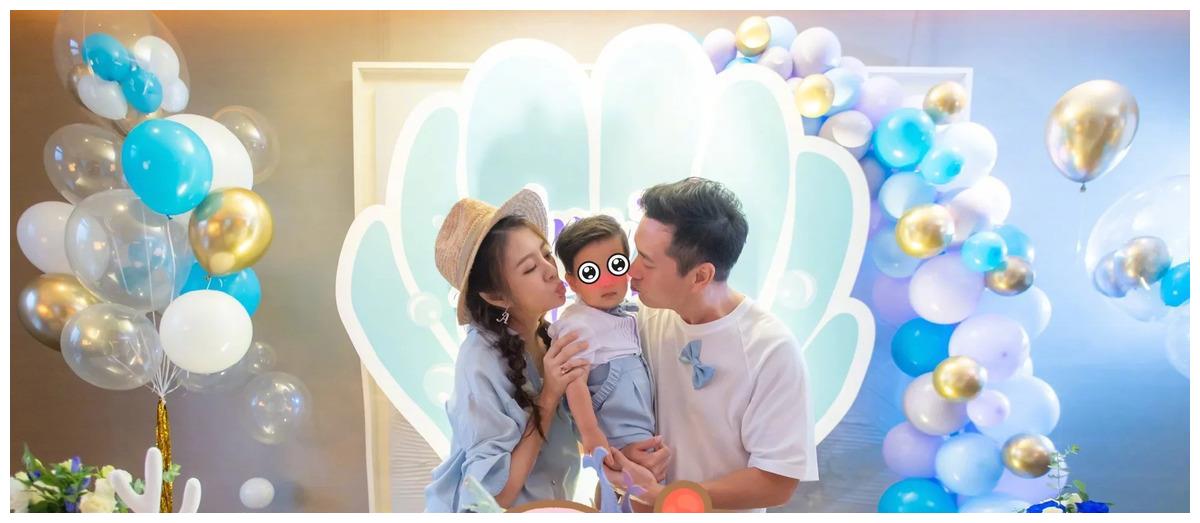 张艺兴转场路透照曝光白敬亭让王嘉尔不穿衣服安以轩二胎产女