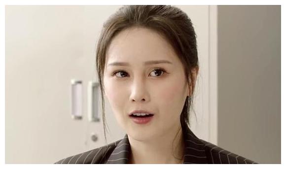 赵本山的身边,也有一位直播圈的老人,她就是本山老师的掌上明珠赵珈萱