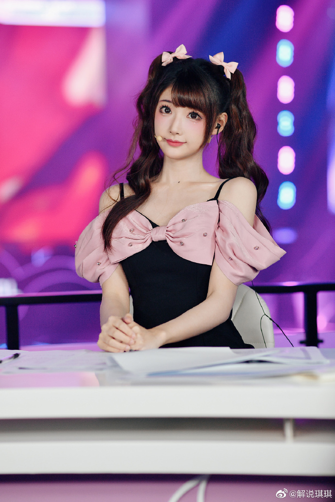 美女解说琪琪迷人美照欣赏,好可爱
